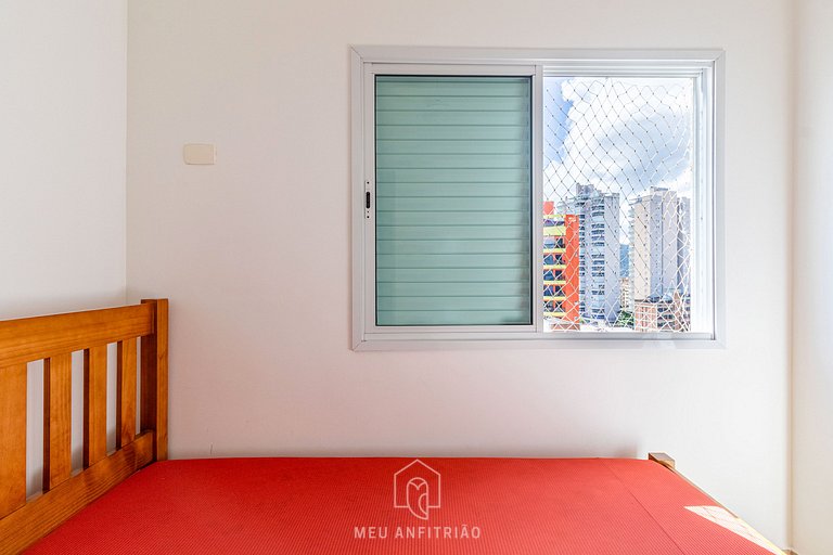 100m² | 3 suítes | 300m da praia da Enseada