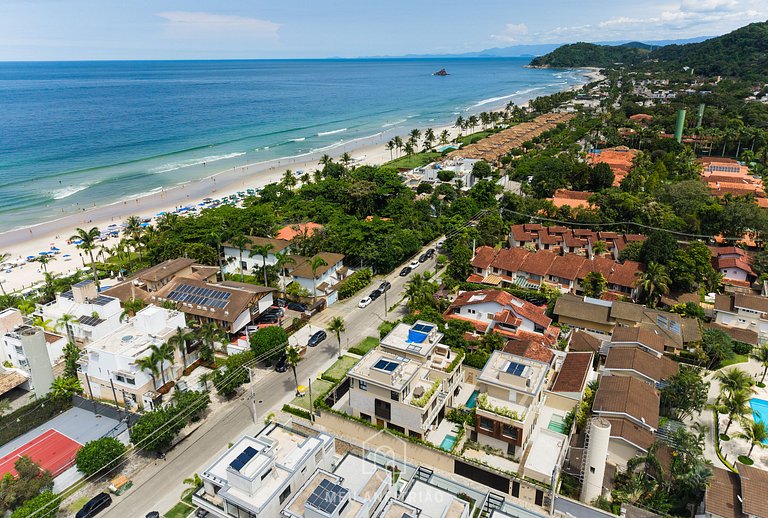 Casa em Juquehy a 50m da Praia — 5 Suítes e Piscina