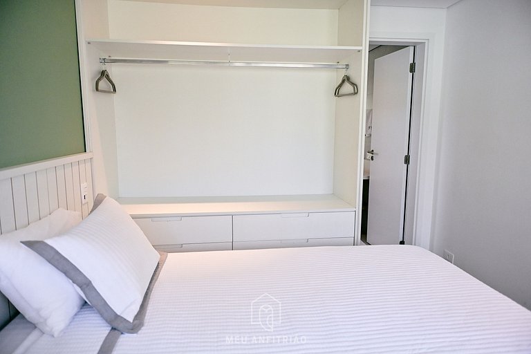 5 suítes | Sauna | Piscina | 50m da praia