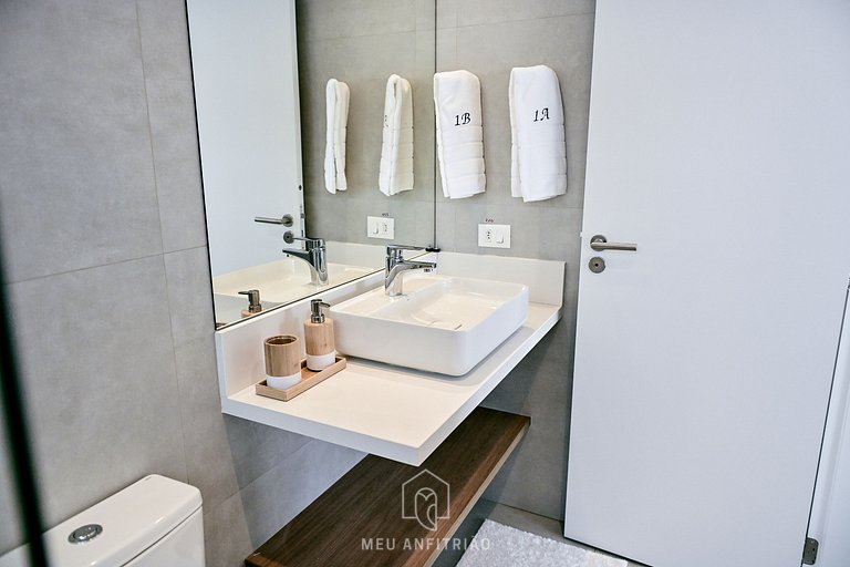 5 suítes | Sauna | Piscina | 50m da praia