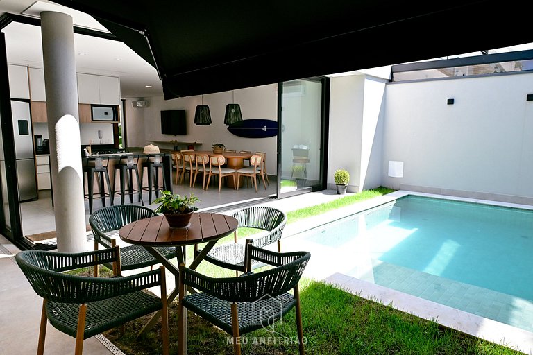 Casa con 5 suites, sauna, piscina, a 50m de playa