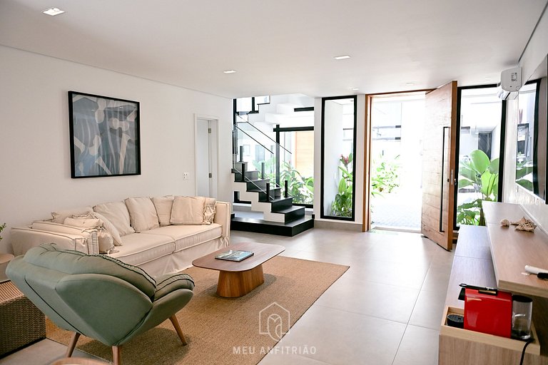 Casa con 5 suites, sauna, piscina, a 50m de playa