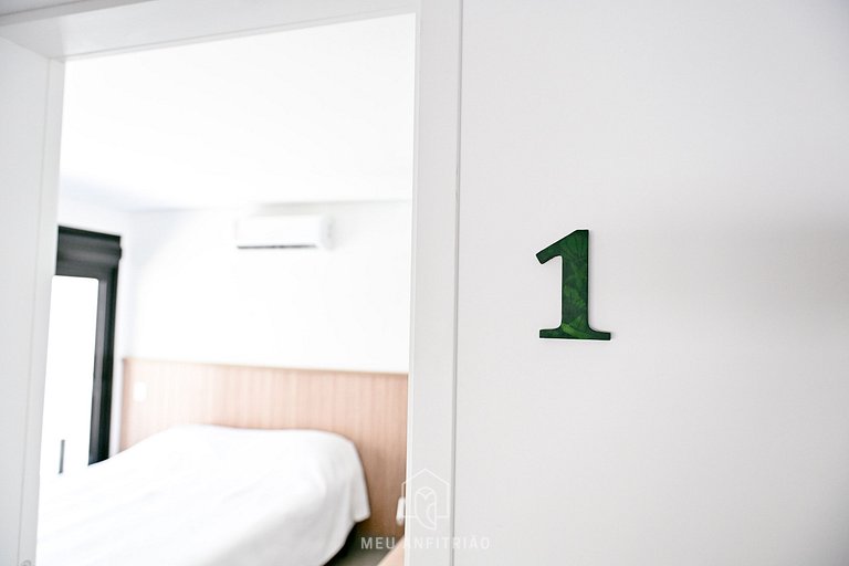 House with 5 suites, sauna, pool, 50m from beach