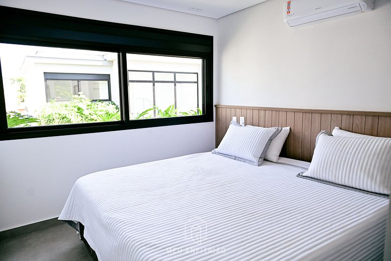 Casa con 5 suites, sauna, piscina, a 50m de playa