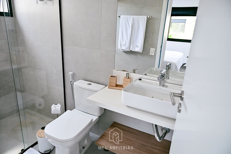 House with 5 suites, sauna, pool, 50m from beach