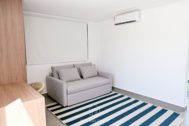 Casa com 5 suítes, sauna, piscina a 50m da praia