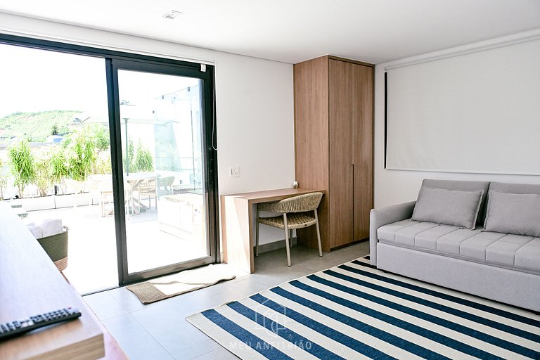 Casa con 5 suites, sauna, piscina, a 50m de playa