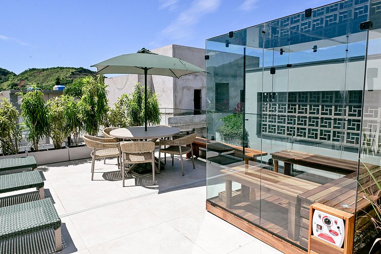 House with 5 suites, sauna, pool, 50m from beach