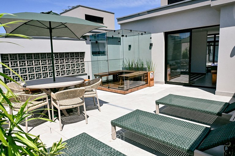 House with 5 suites, sauna, pool, 50m from beach