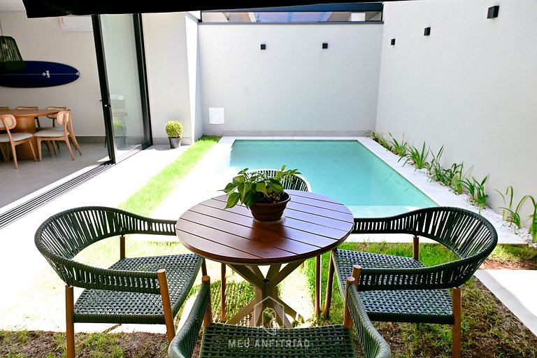 Casa con 5 suites, sauna, piscina, a 50m de playa