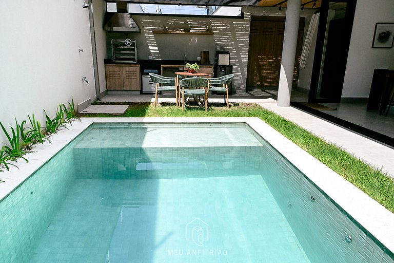 House with 5 suites, sauna, pool, 50m from beach