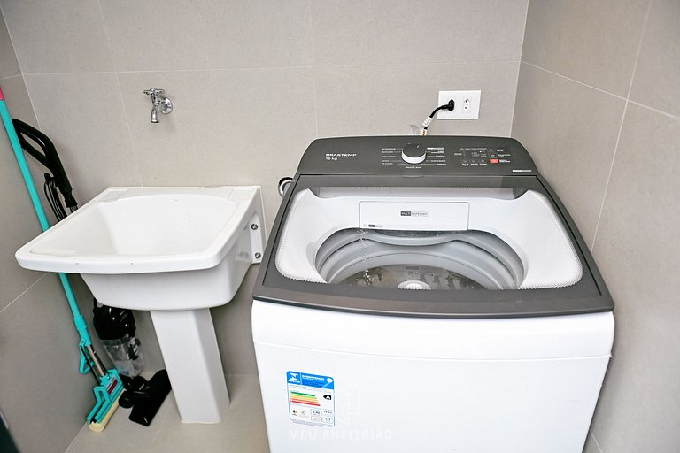 House with 5 suites, sauna, pool, 50m from beach