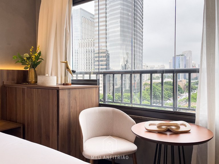 25m² | 2 pessoas | Piscina | Acesso à Av. Morumbi