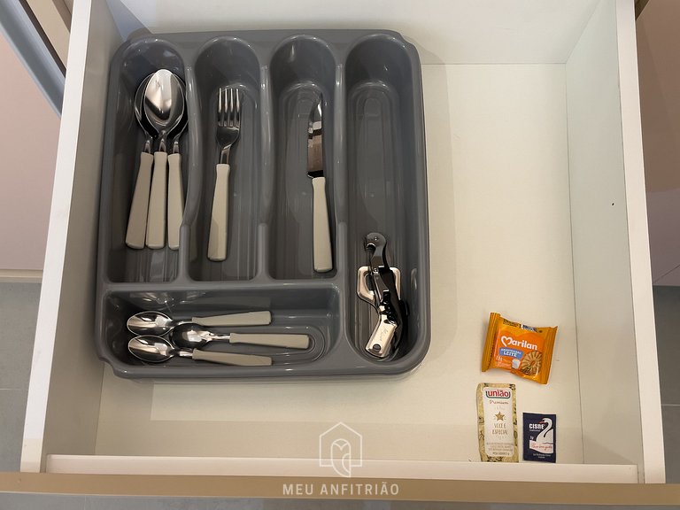 3 people Full kitchen Gym 600m from the subway