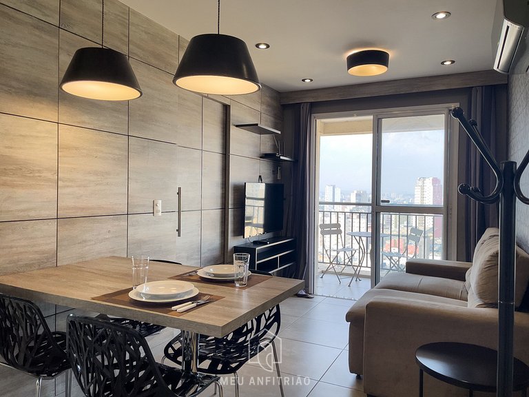 Apto amplo | 1 quarto | Varanda | 450m do metrô