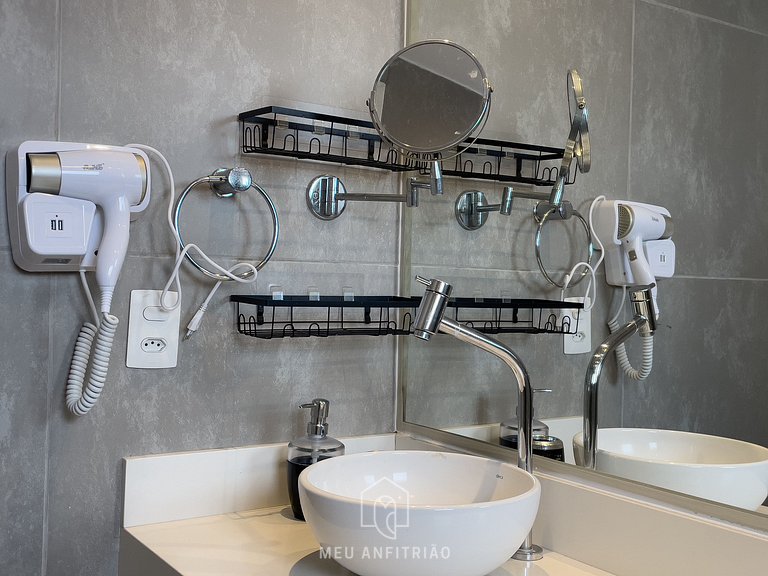 Apto amplo | 1 quarto | Varanda | 450m do metrô