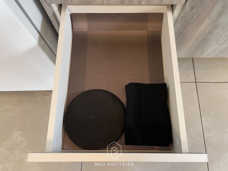 Apto amplo | 1 quarto | Varanda | 450m do metrô