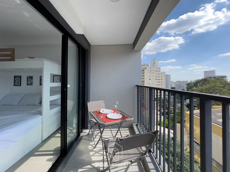 3 people | King bed | Pool | 180m from the subway