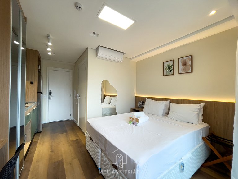 Cama queen | Varanda | Academia | Av. Morumbi