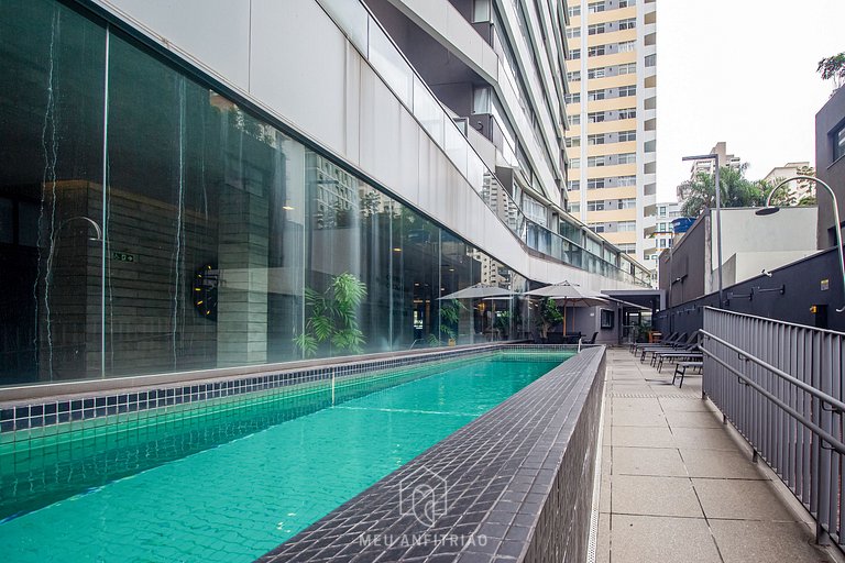 Queen bed | Pool | Gym | Next to the subway