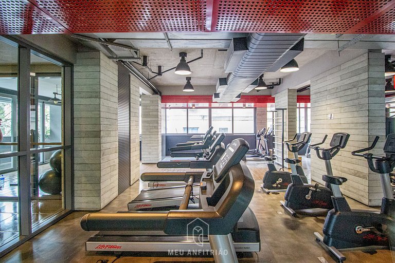 Queen bed | Pool | Gym | Next to the subway