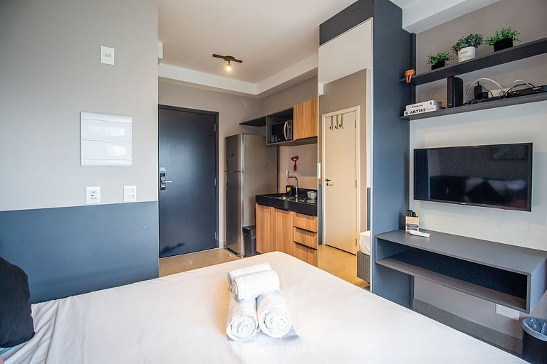 Queen bed | Pool | Gym | Next to the subway