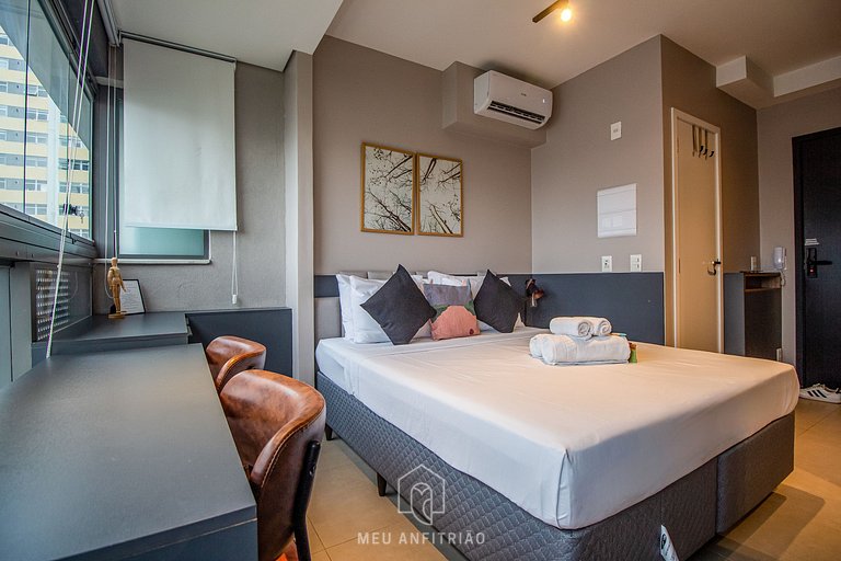 Queen bed | Pool | Gym | Next to the subway