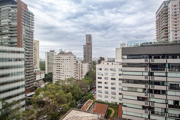Queen bed | Pool | Gym | Next to the subway