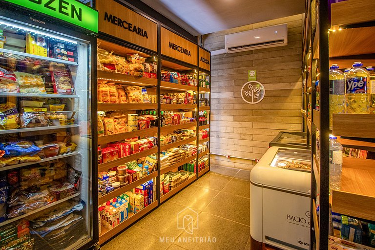 Queen bed | Pool | Gym | Next to the subway