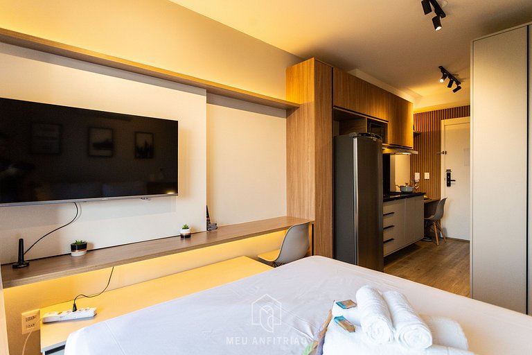 Air conditioning, TV, and balcony near the subway