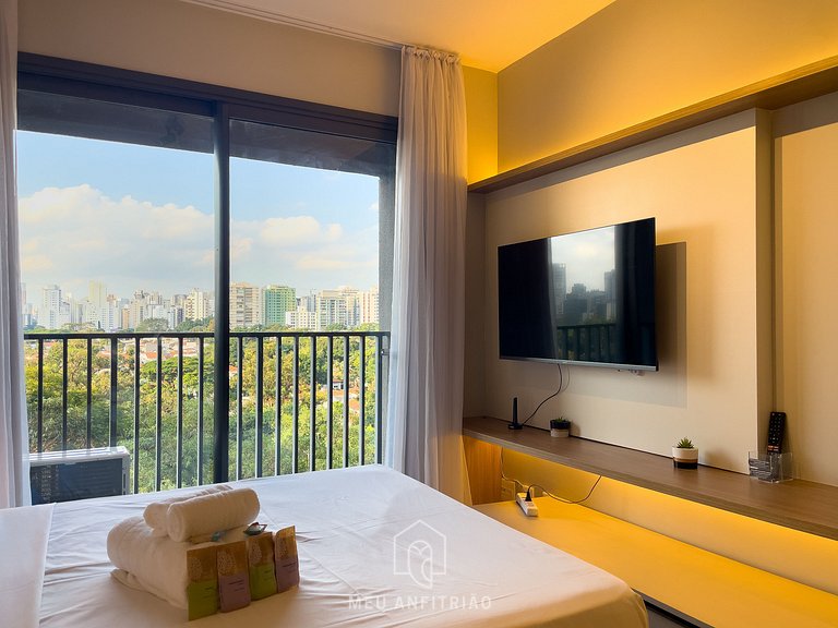 Air conditioning, TV, and balcony near the subway