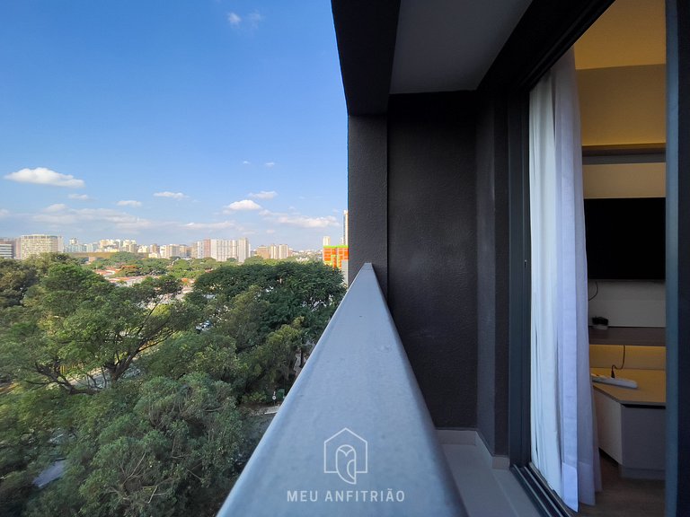 Air conditioning, TV, and balcony near the subway