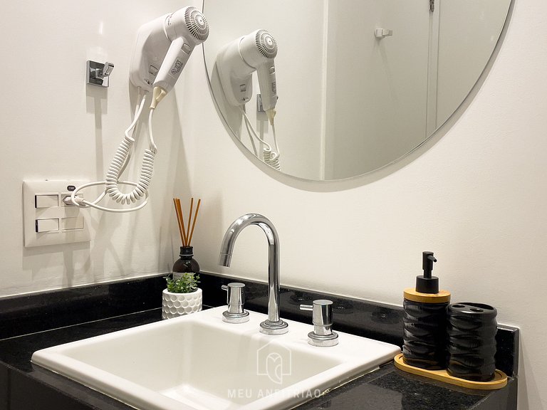 27m² | Garagem | Piscina | Av. Bandeirantes