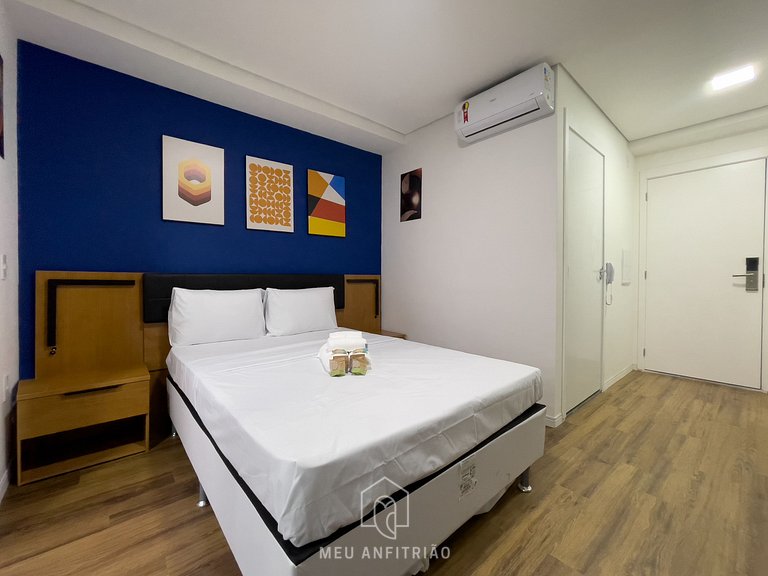 25m² | 3 pessoas | Cama Queen | Piscina e Lounge