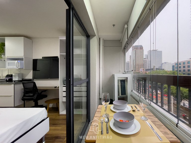 25m² | 3 pessoas | Cama Queen | Piscina e Lounge