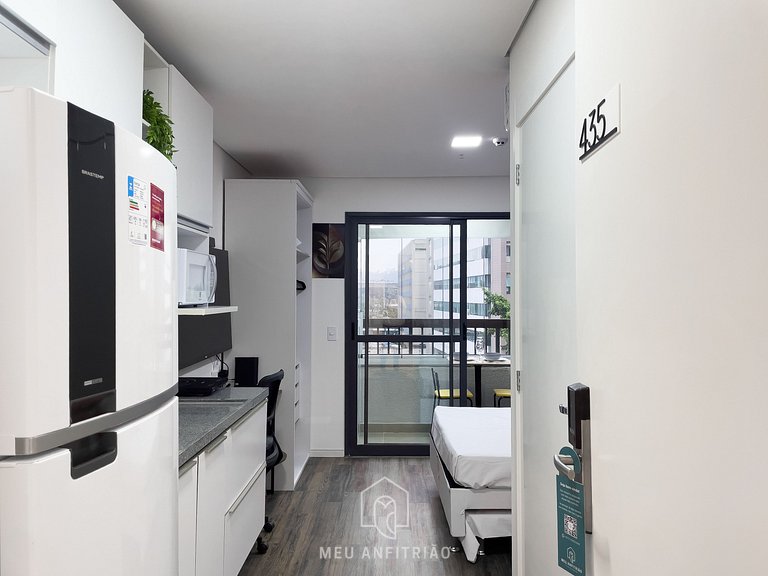 25m² | 3 pessoas | Cama Queen | Piscina e Lounge