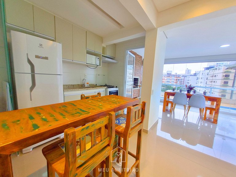 Apto com espaço gourmet completo perto da praia