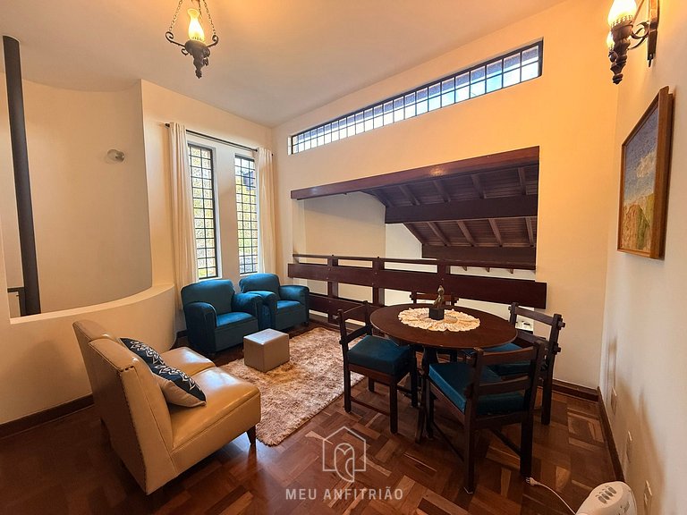 House w/ pizza oven & mountain view – Campos do Jordão