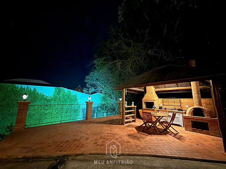 House w/ pizza oven & mountain view – Campos do Jordão