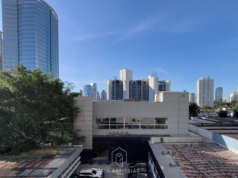48m² | 4 pessoas | Cama queen | Shopping Market