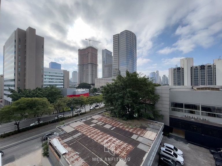Queen bed | Airport access | Berrini Avenue