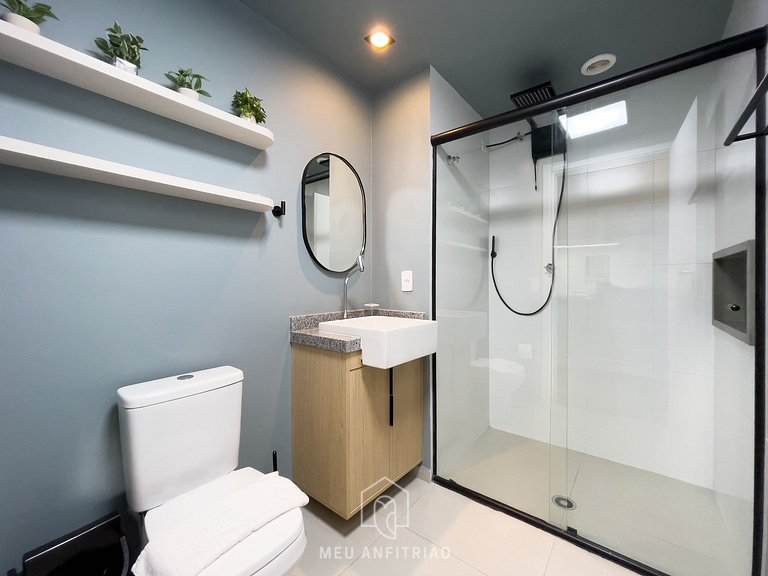 3 people | Queen bed | Gym | 2km from airport