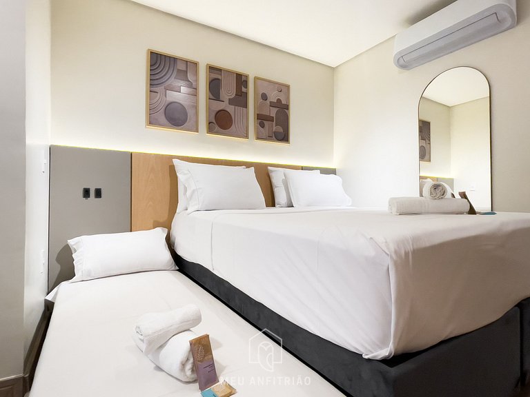3 people | Queen bed | Pool | Near the subway