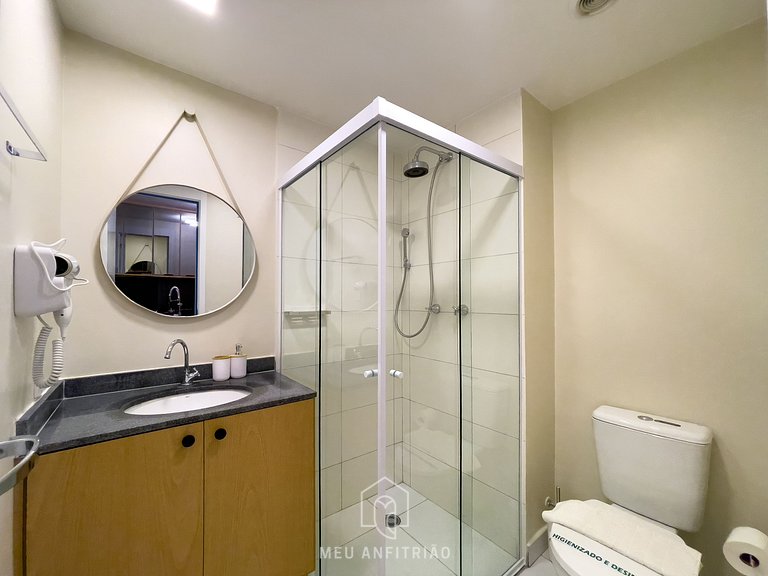 3 people | Queen bed | Pool | Near the subway