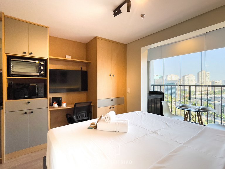 3 people | Queen bed | Pool | Near the subway