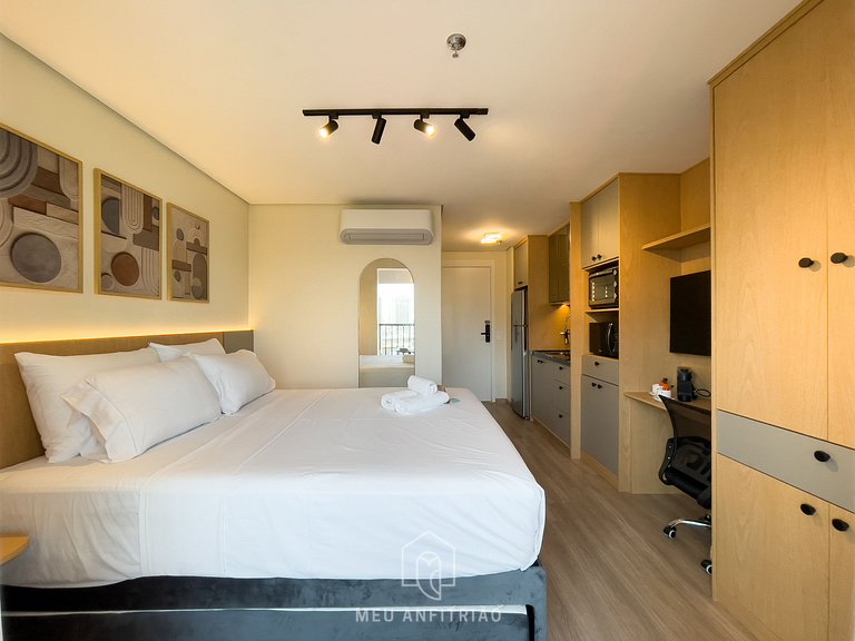 3 people | Queen bed | Pool | Near the subway