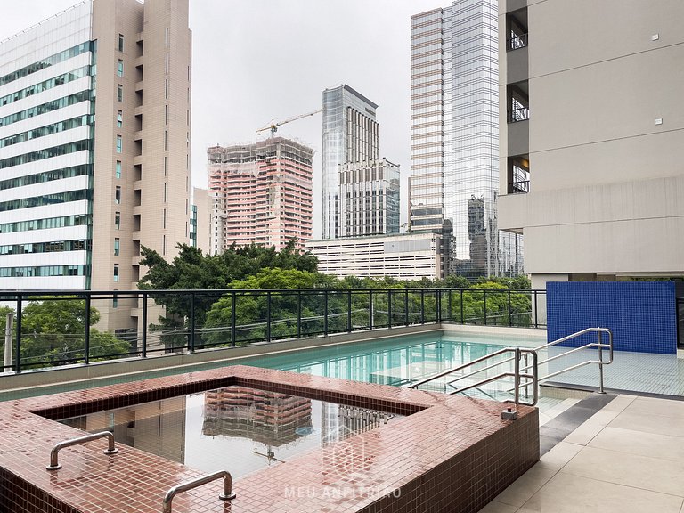 3 people | Queen bed | Pool | Near the subway