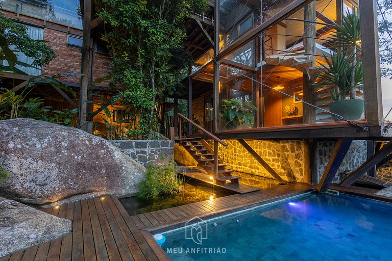 250m² | Deck with Pool | Sea View | 3 Bedrooms