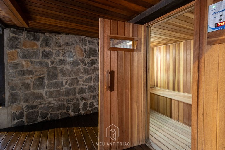 250m² | Deck with Pool | Sea View | 3 Bedrooms