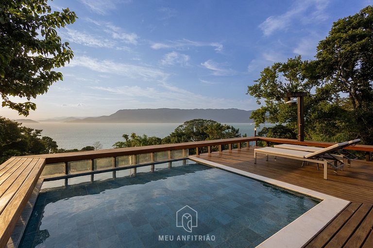 250m² | Deck with Pool | Sea View | 3 Bedrooms